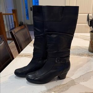 Elegant Black Heeled Boots for Women